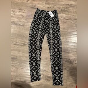 Piphany Black and Gray Skull Pattern Leggings